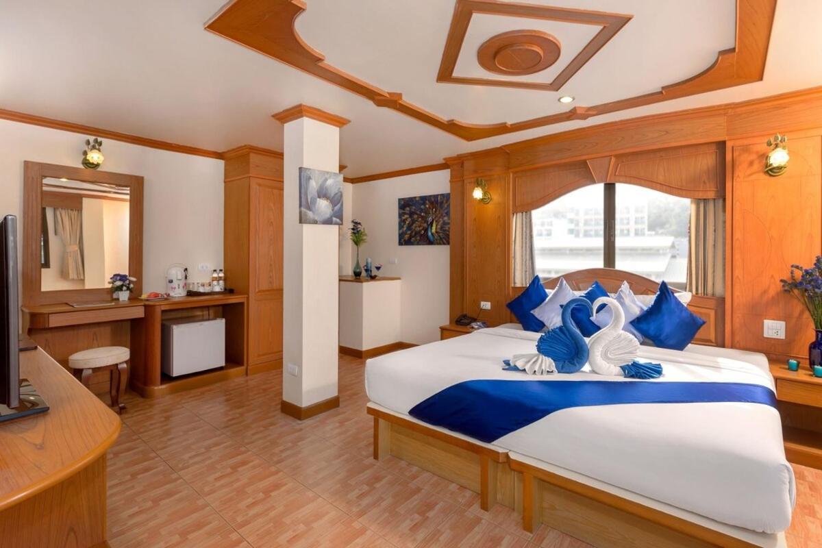 Tiger Complex By Eyg Hotel Patong Exterior photo