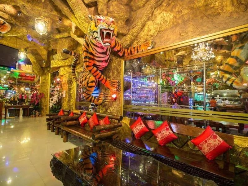 Tiger Complex By Eyg Hotel Patong Exterior photo